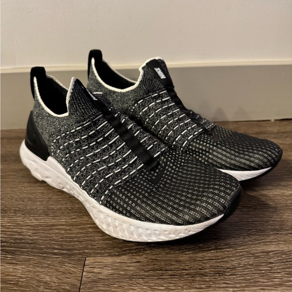Nike React Phantom Run Flyknit 2 - Picture 1 of 7